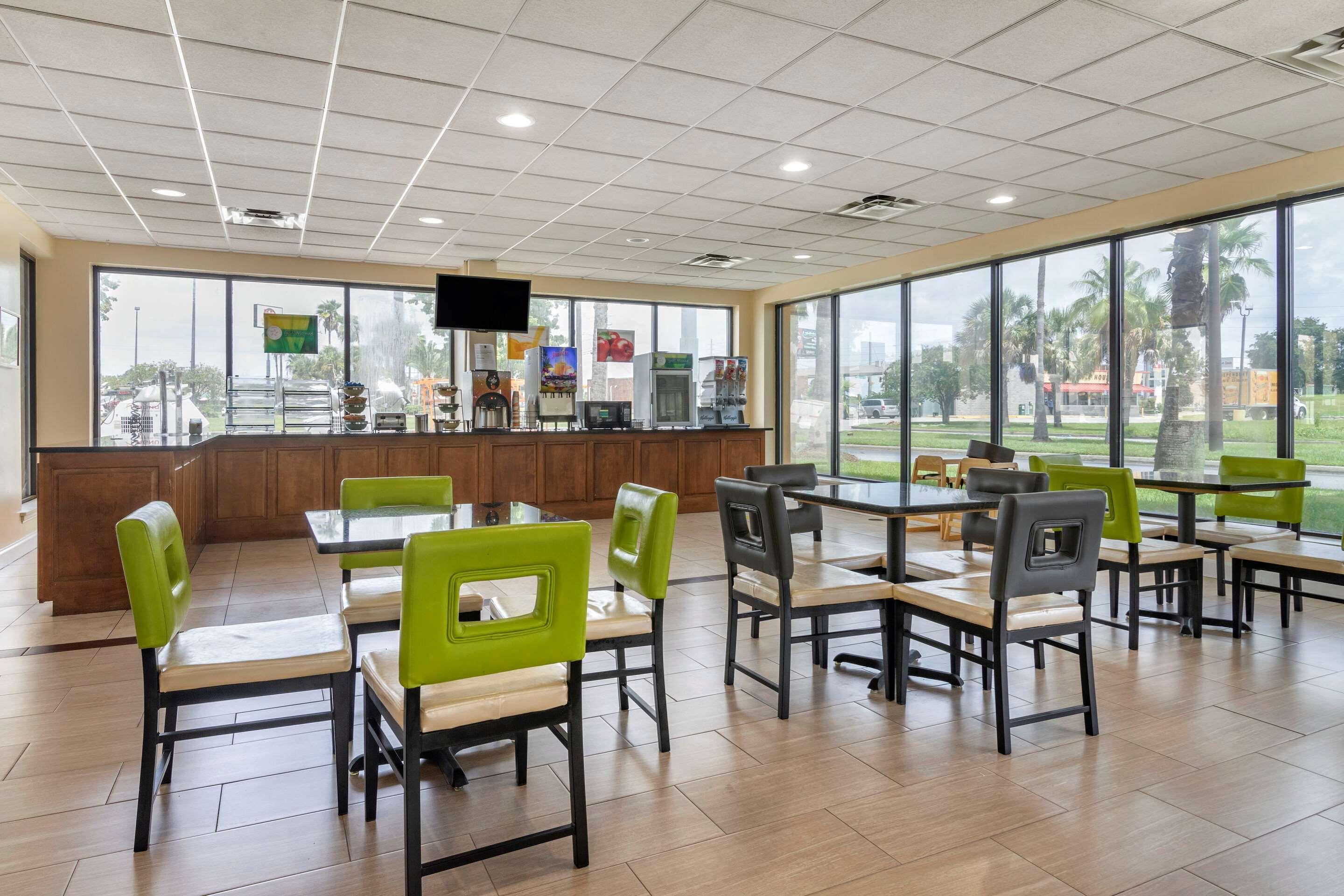 Quality Inn Брансуик Экстерьер фото